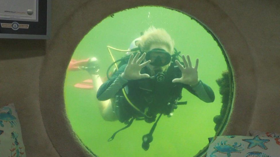 this-man-broke-the-world-record-to-stay-underwater-for-more-than-74